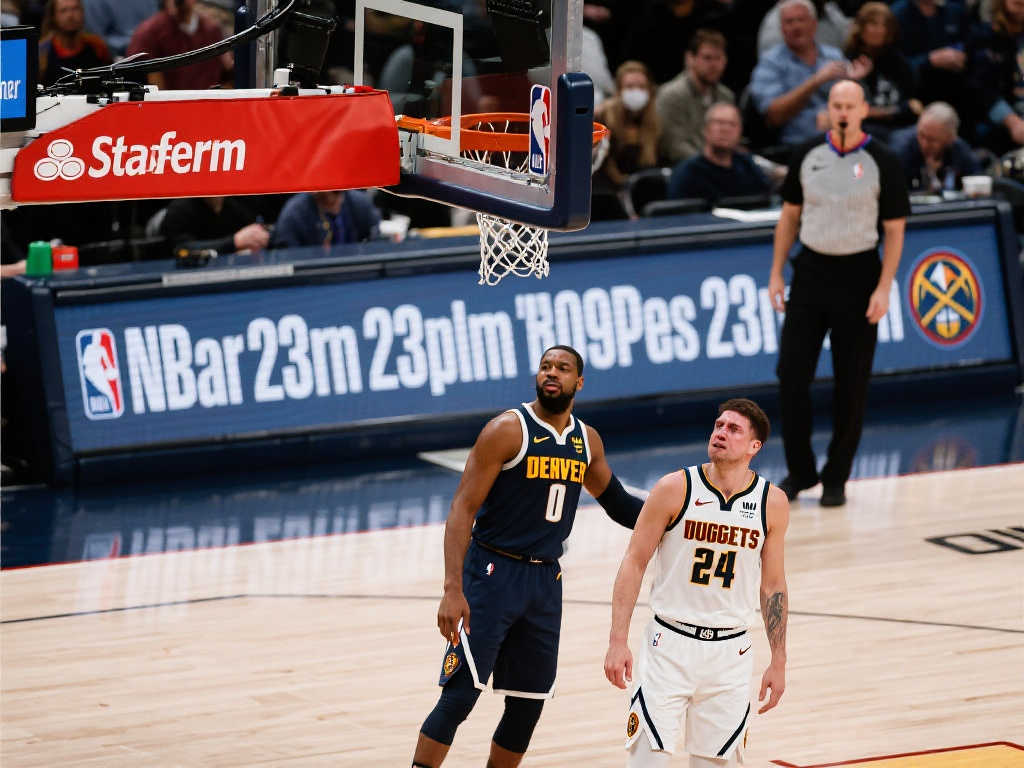 亚冬会丨百年老街洋溢亚冬会元素.